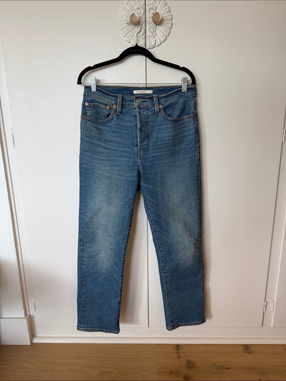 Women’s Straight-Leg Jeans in Medium Blue